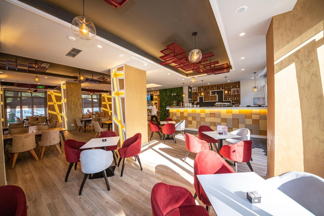 Ponari S Hotel Kryemedhej Luaran gambar