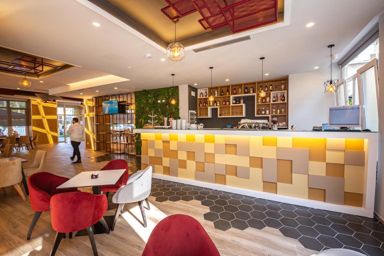 Ponari S Hotel Kryemedhej Luaran gambar