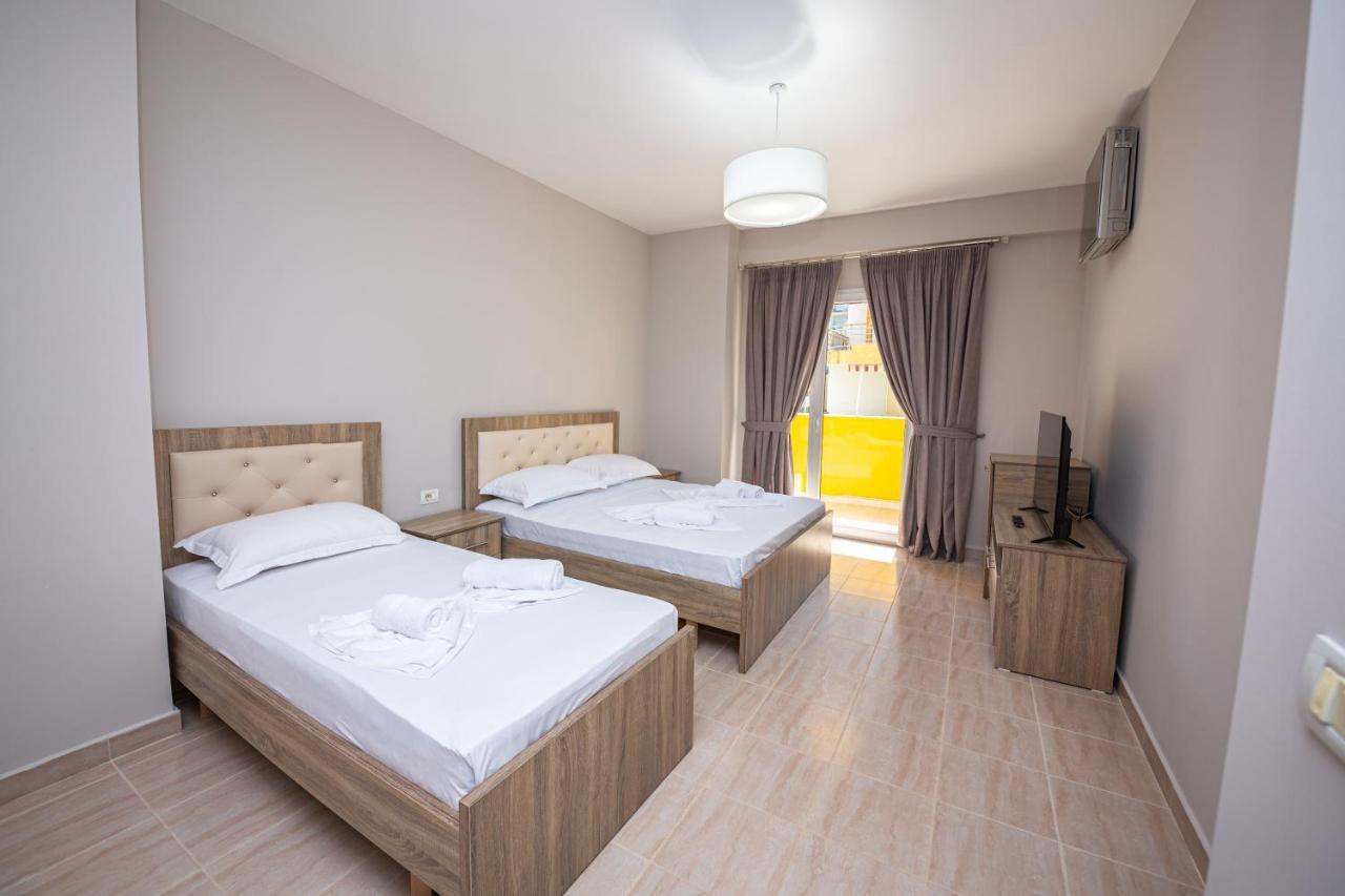 Ponari S Hotel Kryemedhej Luaran gambar