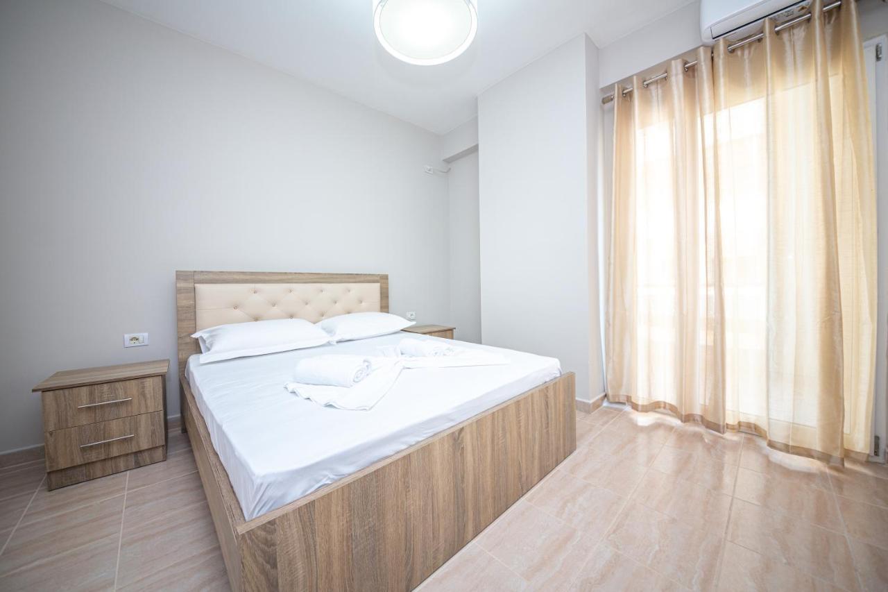 Ponari S Hotel Kryemedhej Luaran gambar