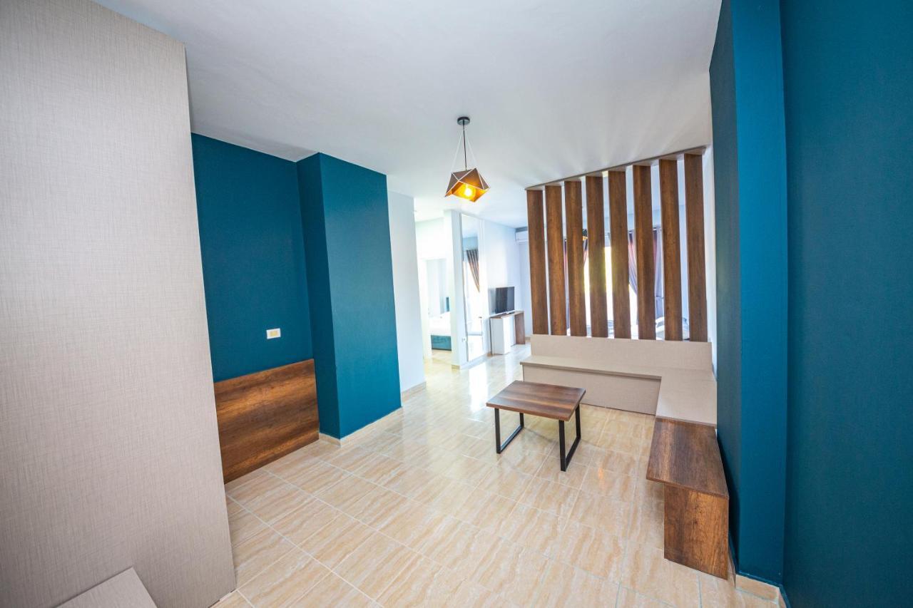 Ponari S Hotel Kryemedhej Luaran gambar
