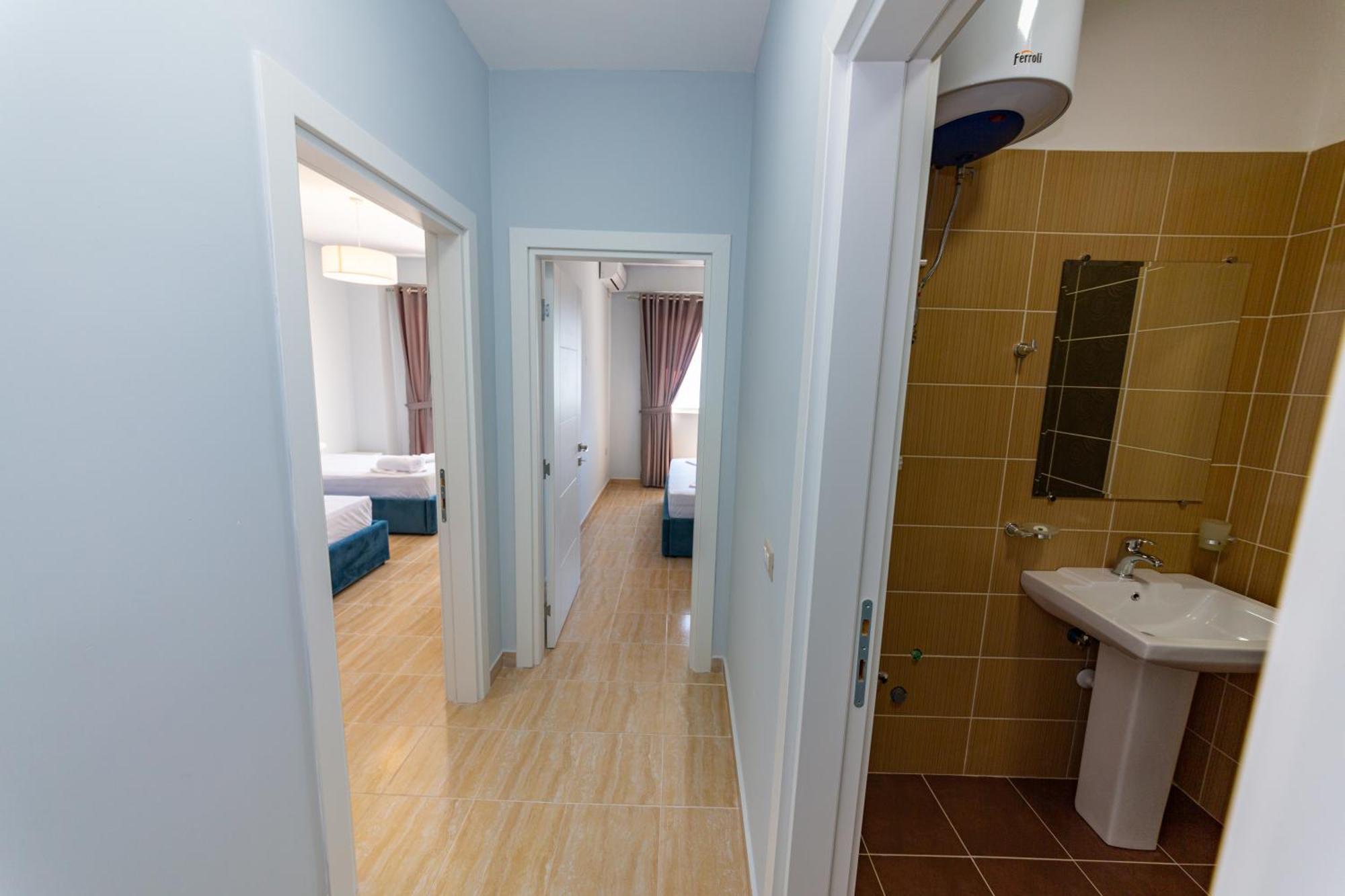 Ponari S Hotel Kryemedhej Bilik gambar